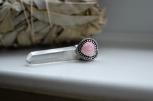 Load image into Gallery viewer, Heart Queen Conch Shell Phantom Quartz Pendant